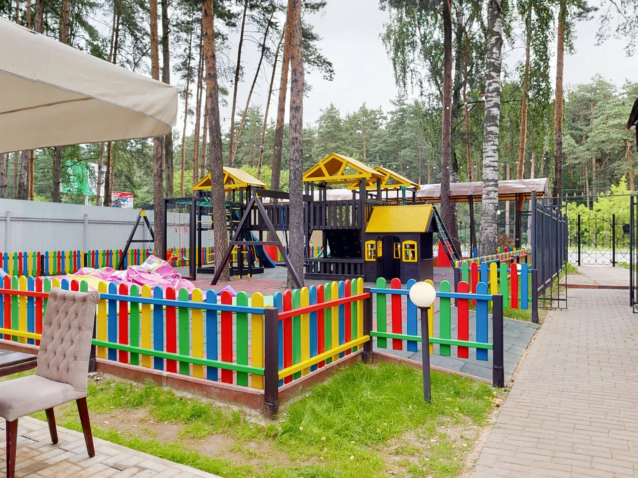Детская площадка — летняя веранда ресторана Халиф