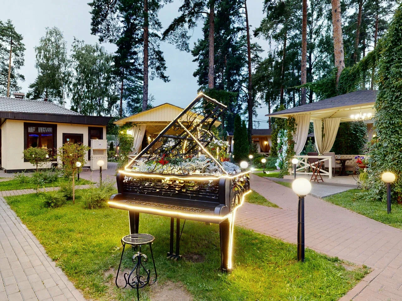 Беседки — летняя веранда ресторана Халиф