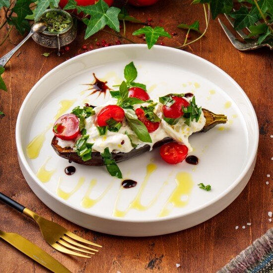 Запеченный баклажан со&nbsp;Страчателлой — Ресторан Халиф